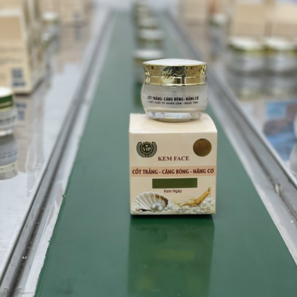 Kem Face cốt trắng ban ngày căng bóng nâng cơ chống nắng Kem Face cốt trắng ban ngày căng bóng nâng cơ chống nắng