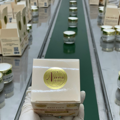 Kem Face cốt trắng ban ngày căng bóng nâng cơ chống nắng Kem Face cốt trắng ban ngày căng bóng nâng cơ chống nắng