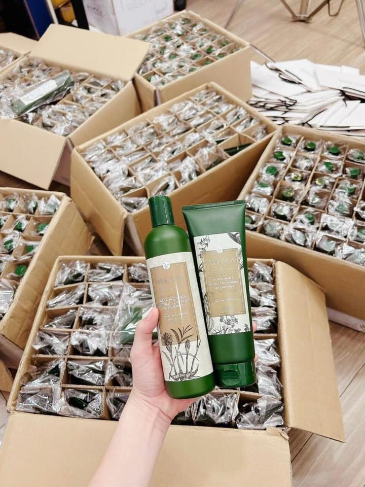 Trộm vía hàng về Riêng dầu gội nhà Weilaiya thì e nói thật là hơn hẳn các dòng gội trên thị trường rồi Trộm vía hàng về Riêng dầu gội nhà Weilaiya thì e nói thật là hơn hẳn các dòng gội trên thị trường rồi