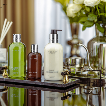 Bộ sản phẩm dưỡng tóc Vi Jully Cosmetic được chiết xuất hoàn toàn từ vỏ bưởi thiên nhiên Bộ sản phẩm dưỡng tóc Vi Jully Cosmetic được chiết xuất hoàn toàn từ vỏ bưởi thiên nhiên