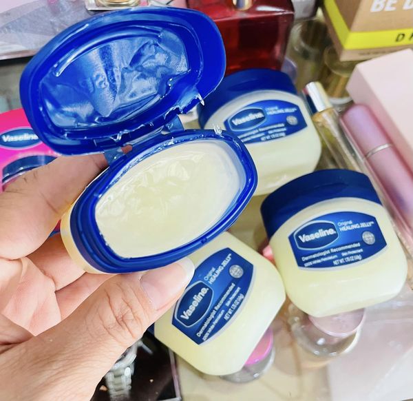 sáp dưỡng Vaseline với nhiều công dụng sáp dưỡng Vaseline với nhiều công dụng