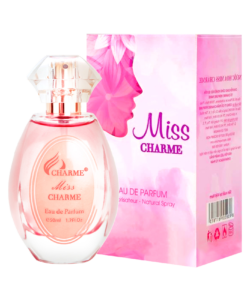 Charme Miss Charme được chiếu sáng bởi nụ cười rực rỡ của hoa và trái cây Charme Miss Charme được chiếu sáng bởi nụ cười rực rỡ của hoa và trái cây