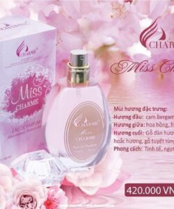 Charme Miss Charme được chiếu sáng bởi nụ cười rực rỡ của hoa và trái cây Charme Miss Charme được chiếu sáng bởi nụ cười rực rỡ của hoa và trái cây