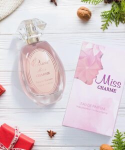 Charme Miss Charme được chiếu sáng bởi nụ cười rực rỡ của hoa và trái cây