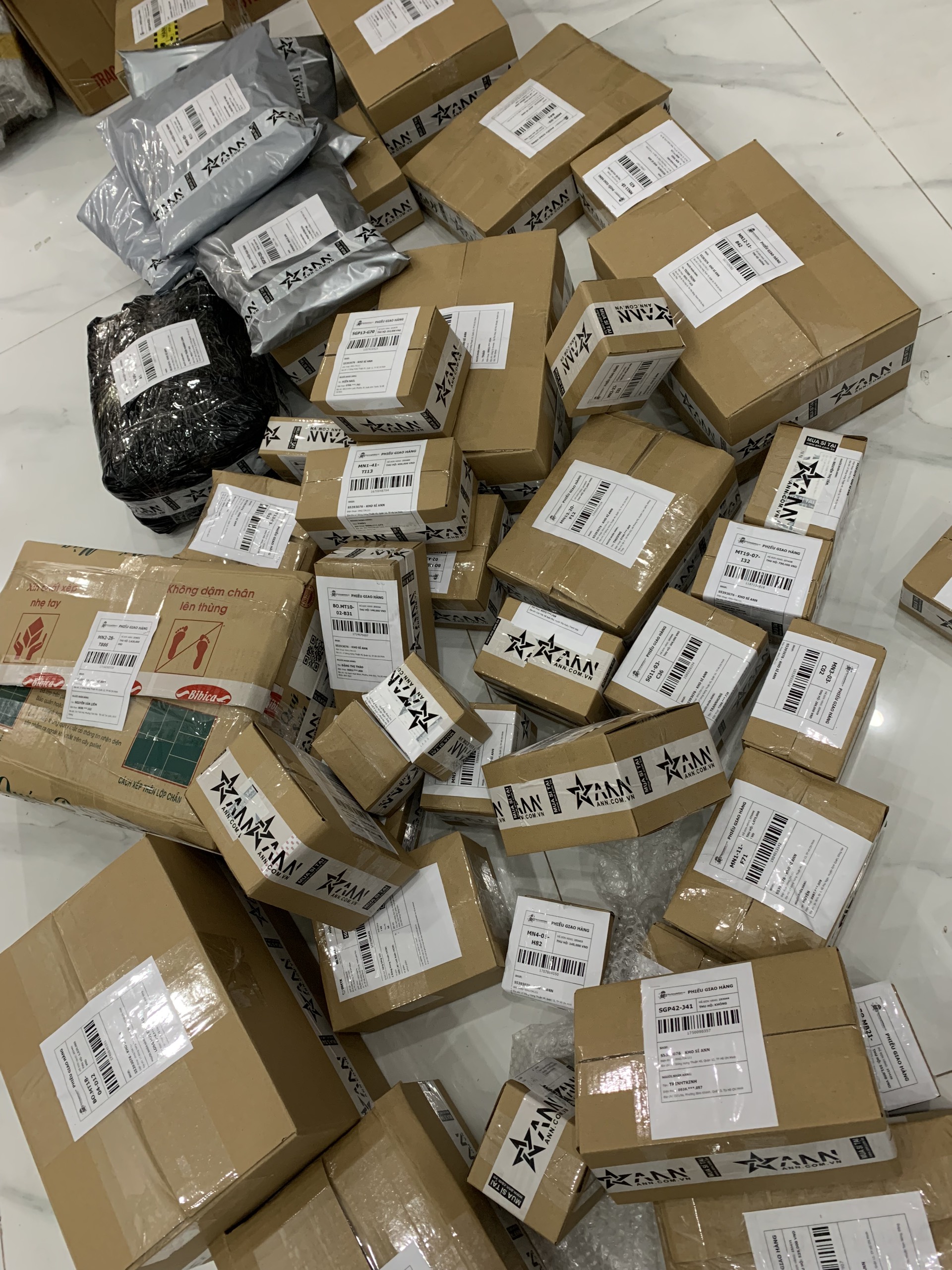 Đi đơn dầu gội cho sỉ nhà em