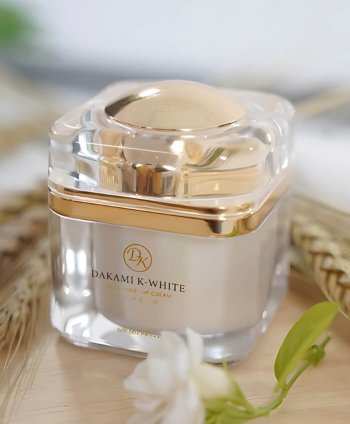 Kem Dakami K-White SPF 50+ PA+++ giúp làm mờ các vết nám tàn nhang đốm nâu và sắc tố đen trên da Kem Dakami K-White SPF 50+ PA+++ giúp làm mờ các vết nám tàn nhang đốm nâu và sắc tố đen trên da