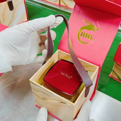 Kem Face KB One VIP Đỏ Lớn 50g chính hãng Kem Face KB One VIP Đỏ Lớn 50g chính hãng