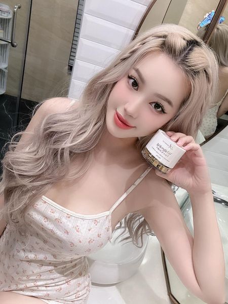 Lọ kem mệnh danh Chiến thần của Acosmetics Kem dưỡng trắng da mặt Face Pháp Lọ kem mệnh danh Chiến thần của Acosmetics Kem dưỡng trắng da mặt Face Pháp