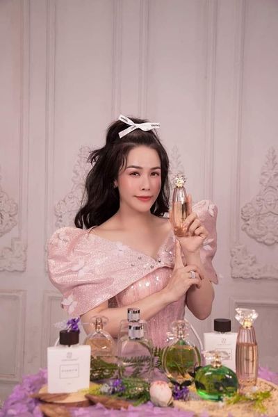Nước Hoa Nữ Laura Sunshine Bouquet Precieux 100ml đẳng cấp đích thực Nước Hoa Nữ Laura Sunshine Bouquet Precieux 100ml đẳng cấp đích thực