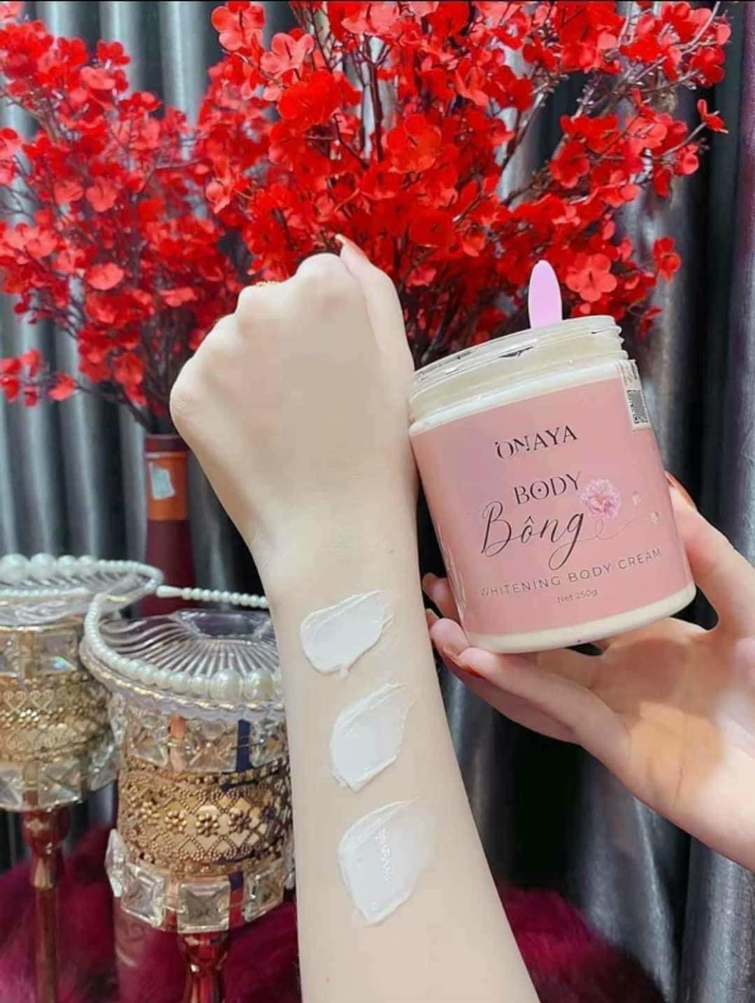 Kem body bông cho làn da trắng sáng rạng rỡ Kem body bông cho làn da trắng sáng rạng rỡ