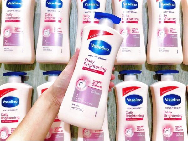 Sữa dưỡng thể trắng da Vaseline Healthy White Uv Lightening 725ml Sữa dưỡng thể trắng da Vaseline Healthy White Uv Lightening 725ml