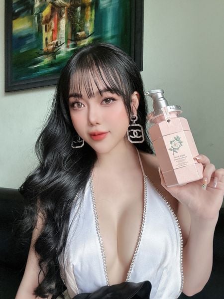 Gel tắm bụi kim cương sang chảnh hoa trà Weilaiya - hương thơm nước hoa cao cấp Gel tắm bụi kim cương sang chảnh hoa trà Weilaiya - hương thơm nước hoa cao cấp