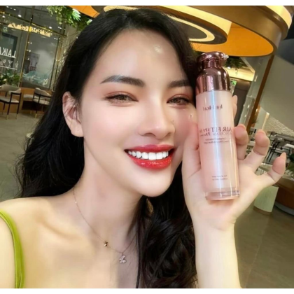 Sữa chống nắng SPF 50+ giúp da chống lại tia UV ngăn ngừa lõa hóa da,phục hồi da khi đi dưới nắng Sữa chống nắng SPF 50+ giúp da chống lại tia UV ngăn ngừa lõa hóa da,phục hồi da khi đi dưới nắng