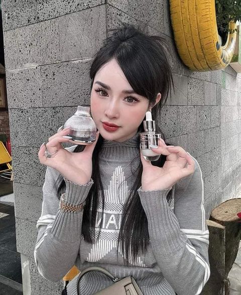 Combo Kem Face Lười Thượng Hạng và Serum Huyết Thanh 7Days Queenie Skin Combo Kem Face Lười Thượng Hạng và Serum Huyết Thanh 7Days Queenie Skin