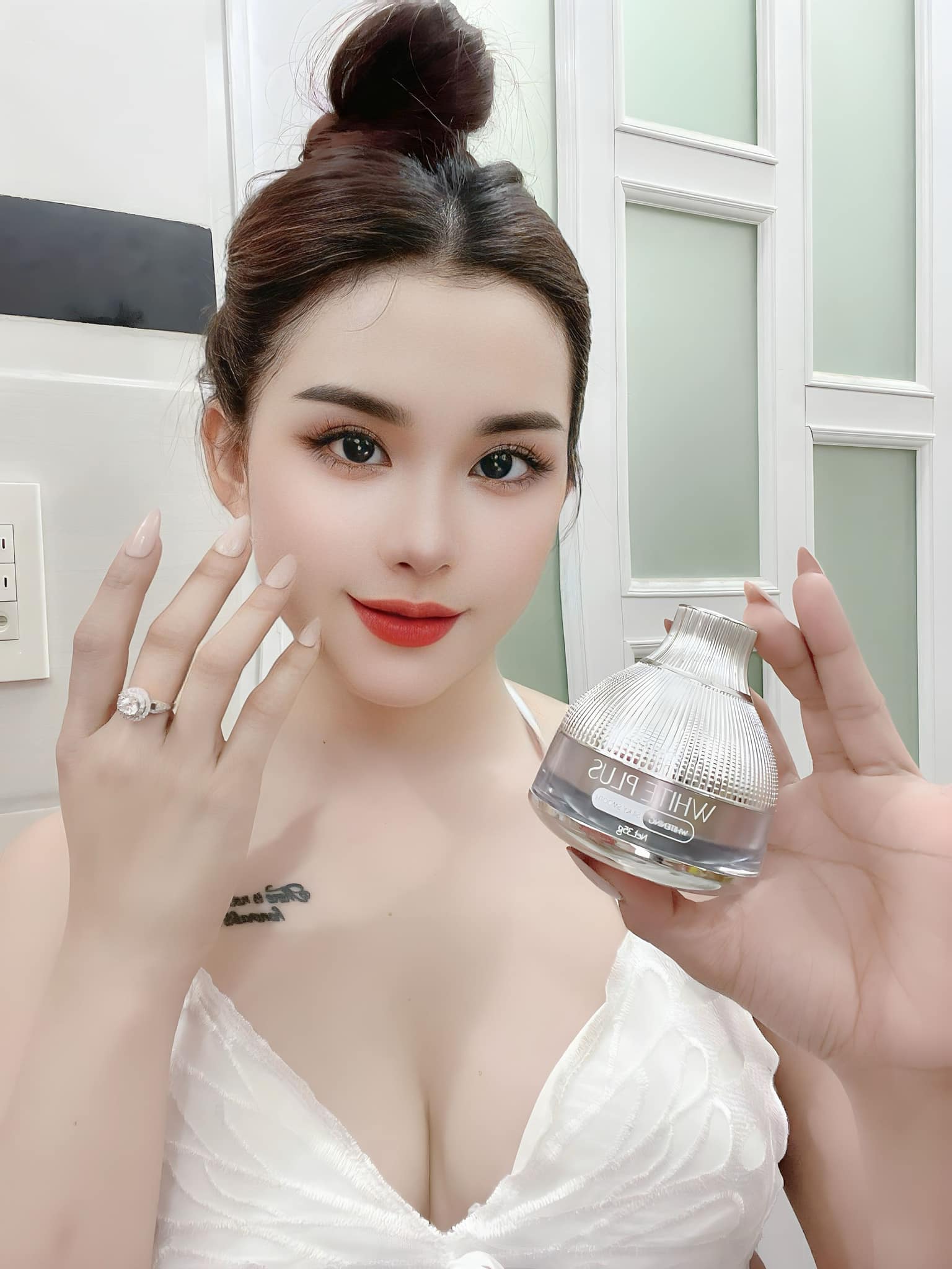 Kem Face Lười Thượng Hạng 2024 White Plus Queenie Skin Kem Face Lười Thượng Hạng 2024 White Plus Queenie Skin