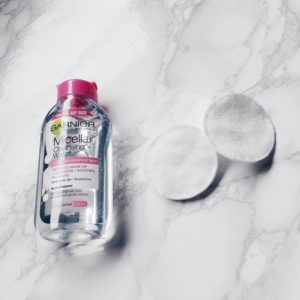 Nước tẩy trang Garnier Micellar Cleansing Water màu hồng dành cho da nhạy cảm Nước tẩy trang Garnier Micellar Cleansing Water màu hồng dành cho da nhạy cảm