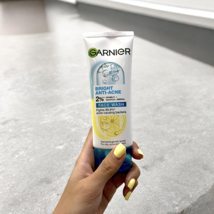Sữa rửa mặt ngừa mụn Garnier Skin Naturals Bright Complete Anti-Acne Cleansing Foam 100ml Sữa rửa mặt ngừa mụn Garnier Skin Naturals Bright Complete Anti-Acne Cleansing Foam 100ml