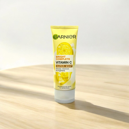Sữa Rửa Mặt Garnier Sạch Sâu Sáng Da Bright Complete Vitamin C Super Whip Deeply Cleanses & Brightens 100ml Sữa Rửa Mặt Garnier Sạch Sâu Sáng Da Bright Complete Vitamin C Super Whip Deeply Cleanses & Brightens 100ml