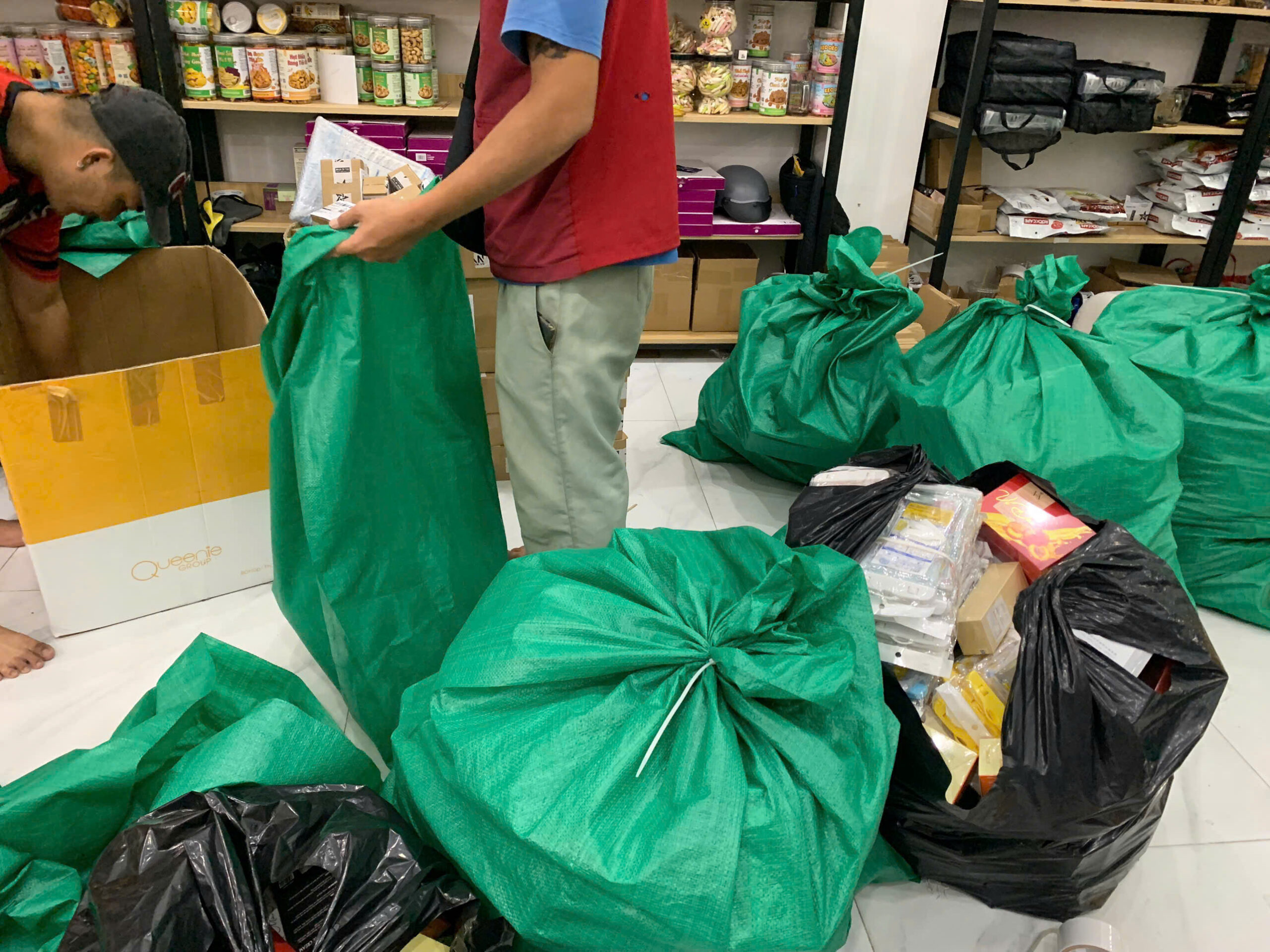 Sỉ quần áo sẵn kho nha.