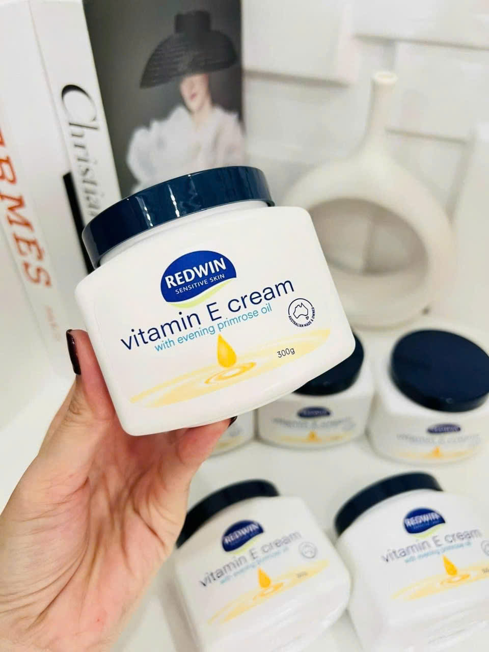 Kem Dưỡng Ẩm Sáng Da Vitamin E Redwin Úc (300g) Kem Dưỡng Ẩm Sáng Da Vitamin E Redwin Úc (300g)