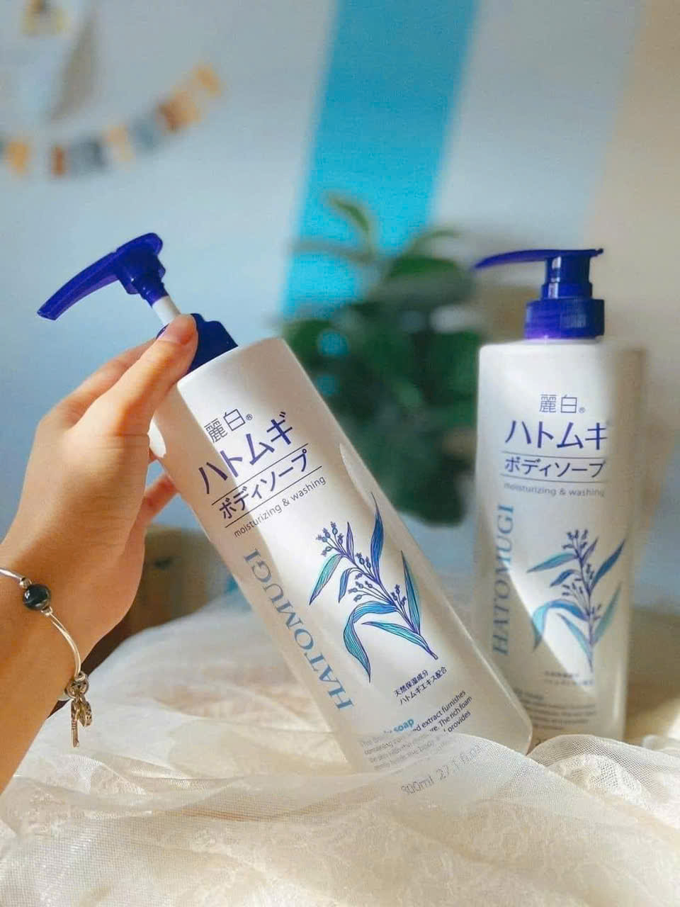 Sữa tắm ý dĩ Hatomugi 800ml của Nhật Bản