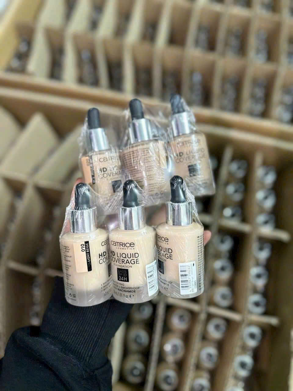 Kem nền Catrice HD Liquid Coverage Foundation 24h.