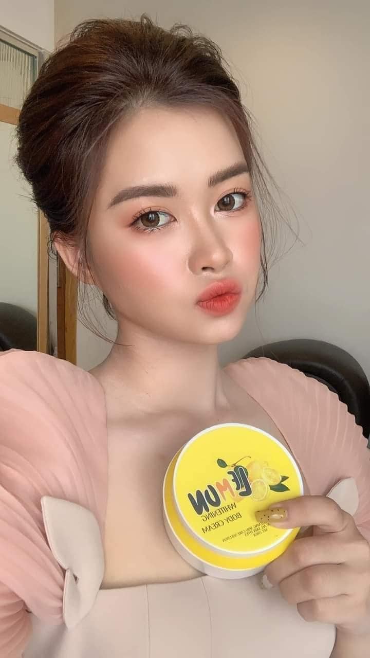 Siêng năng kiên trì dùng Body Lemon một chút mỗi ngày để có làn da trắng mịn