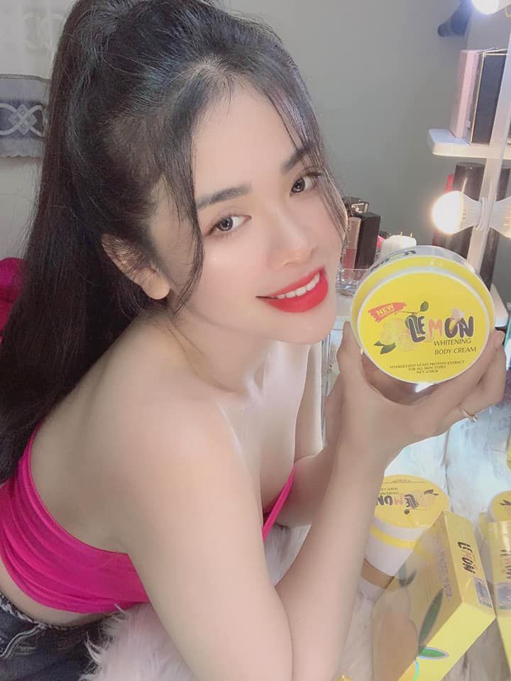 Thoa kem BODY LEMON đều đặn để có làm da trắng mịn diện tết cho bằng chị bằng em