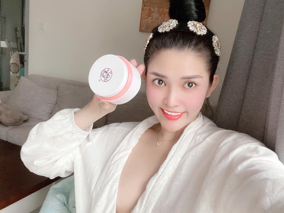 Kem body phấn Bà Lão chính hãng hân hạnh tài trợ làn da trắng, mịn...