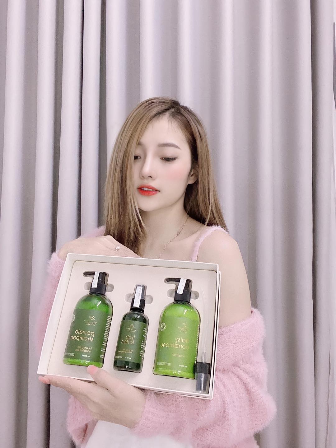 Vậy muốn có tóc đẹp thì dùng gì? Dùng ngay bộ 3 sản phẩm dưỡng tóc Vijully Vậy muốn có tóc đẹp thì dùng gì? Dùng ngay bộ 3 sản phẩm dưỡng tóc Vijully