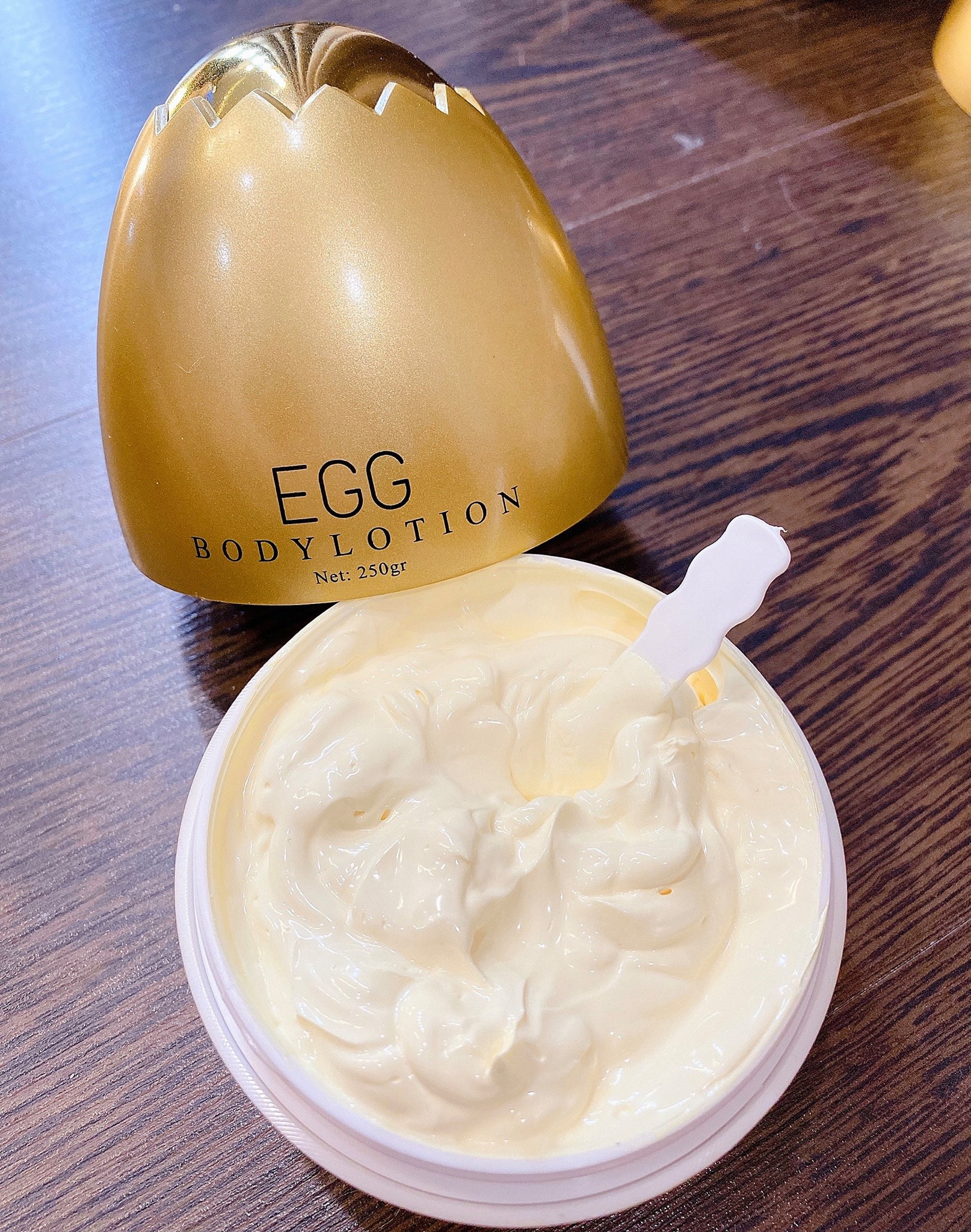 Kem body Trứng Vàng Queenis chính hãng Kem body Trứng Vàng Queenis chính hãng