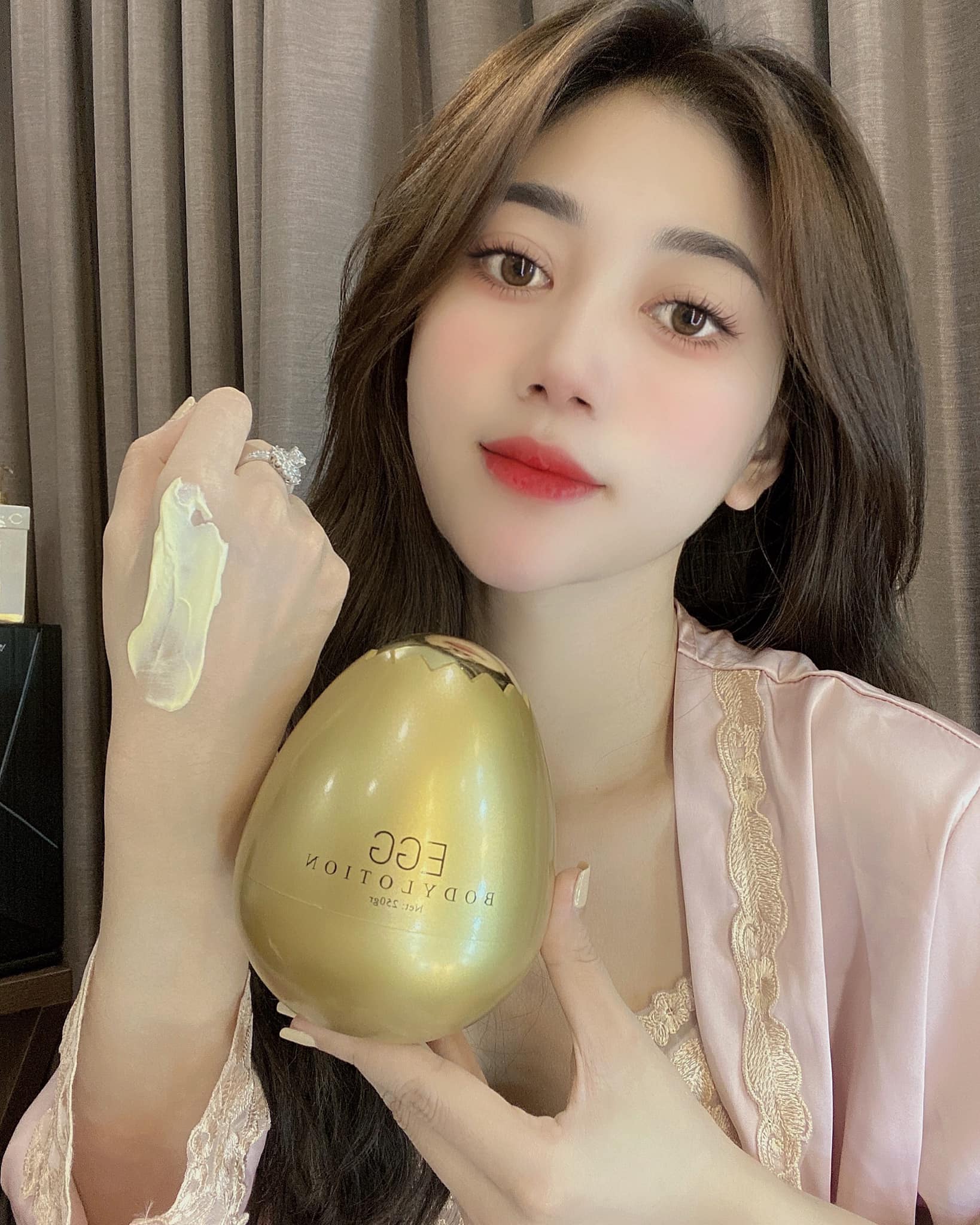 Kem body Trứng Vàng Queenis chính hãng Kem body Trứng Vàng Queenis chính hãng