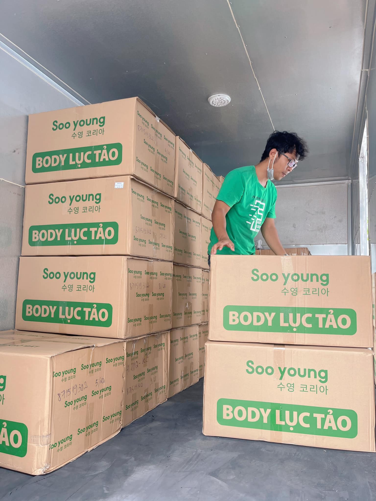 Kem body lục tảo Soo Young - kem dưỡng trắng số 1 thị trường Kem body lục tảo Soo Young - kem dưỡng trắng số 1 thị trường