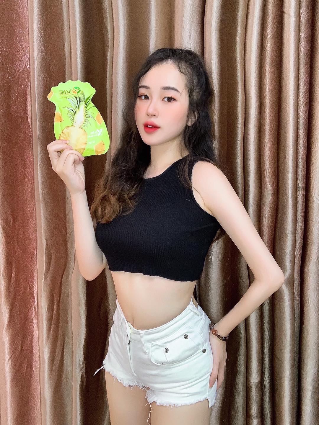 Tự tin khoe dáng cùng kẹo dứa VIC Tự tin khoe dáng cùng kẹo dứa VIC