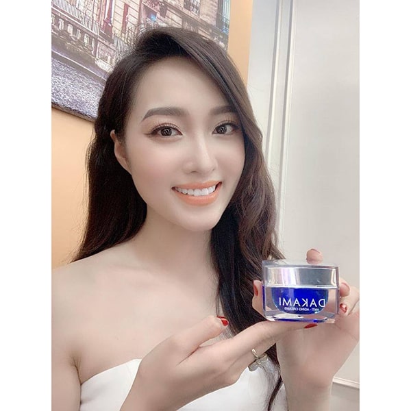 Phương pháp trẻ ra 20 tuổi nhờ kem xóa nám và tàn nhang DAKAMI chuẩn hàn quốc Phương pháp trẻ ra 20 tuổi nhờ kem xóa nám và tàn nhang DAKAMI chuẩn hàn quốc
