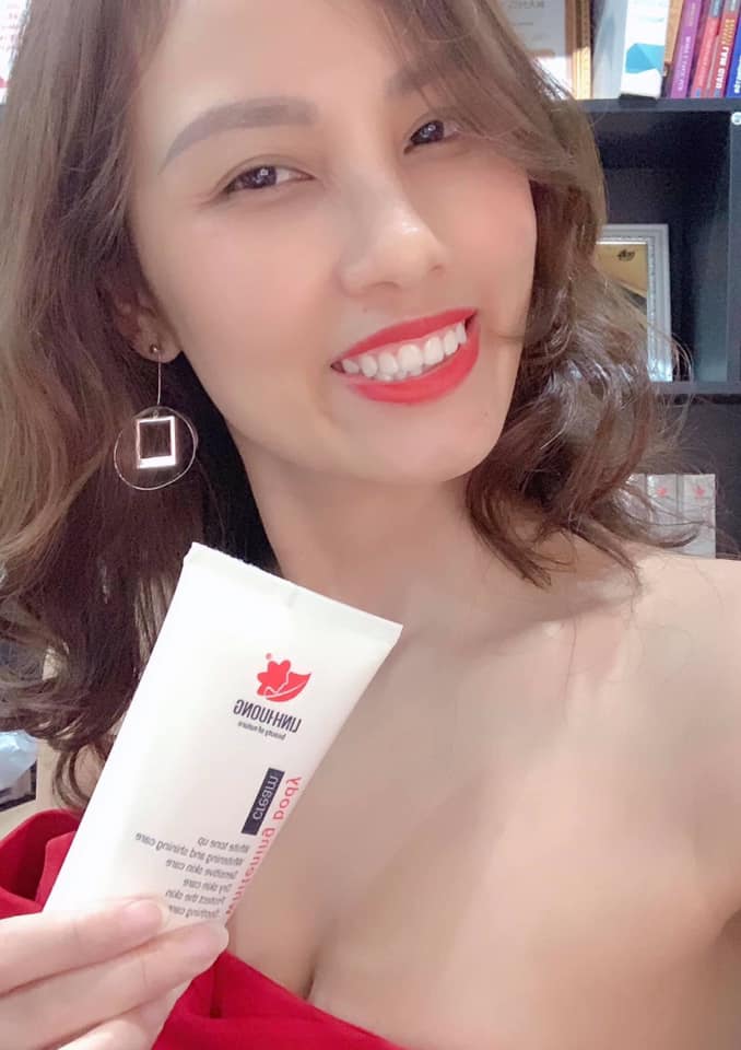 Muốn da trắng sáng, mịn màng chắc chắn bạn không thể qua siêu phẩm Whitening Body Cream LINH HƯƠNG Muốn da trắng sáng, mịn màng chắc chắn bạn không thể qua siêu phẩm Whitening Body Cream LINH HƯƠNG