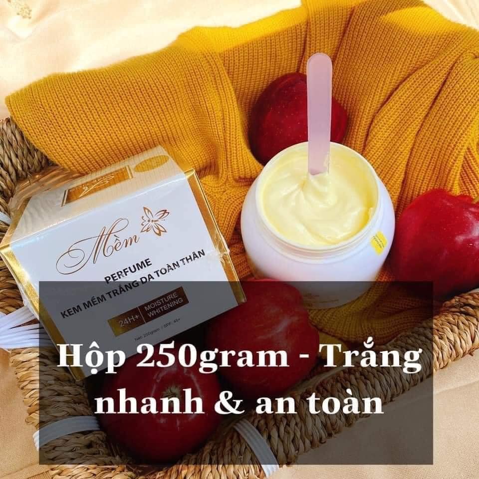 Da không trắng bẩm sinh dùng body mềm PHƯƠNG ANH thì vẫn trắng , thơm và mịn Da không trắng bẩm sinh dùng body mềm PHƯƠNG ANH thì vẫn trắng , thơm và mịn