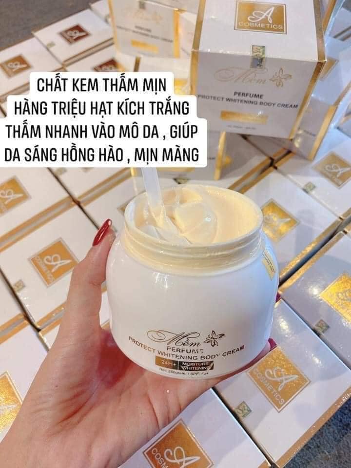 Da không trắng bẩm sinh dùng body mềm PHƯƠNG ANH thì vẫn trắng , thơm và mịn Da không trắng bẩm sinh dùng body mềm PHƯƠNG ANH thì vẫn trắng , thơm và mịn
