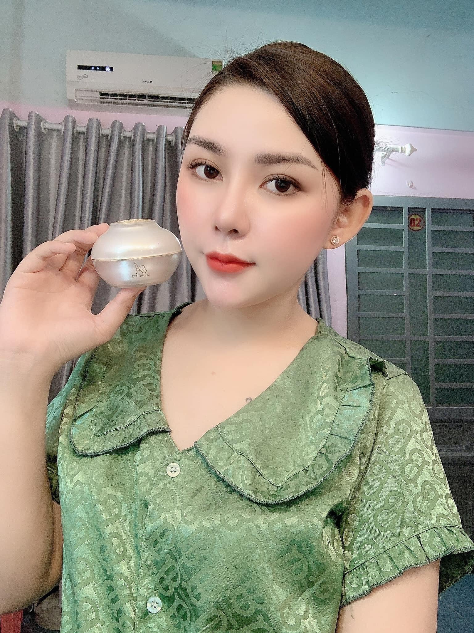 Kem Face pháp biến hoá mọi cô gái có làn da khuyết điểm thành trắng hồng mịn màng không tì vết A COSMETIC Kem Face pháp biến hoá mọi cô gái có làn da khuyết điểm thành trắng hồng mịn màng không tì vết A COSMETIC