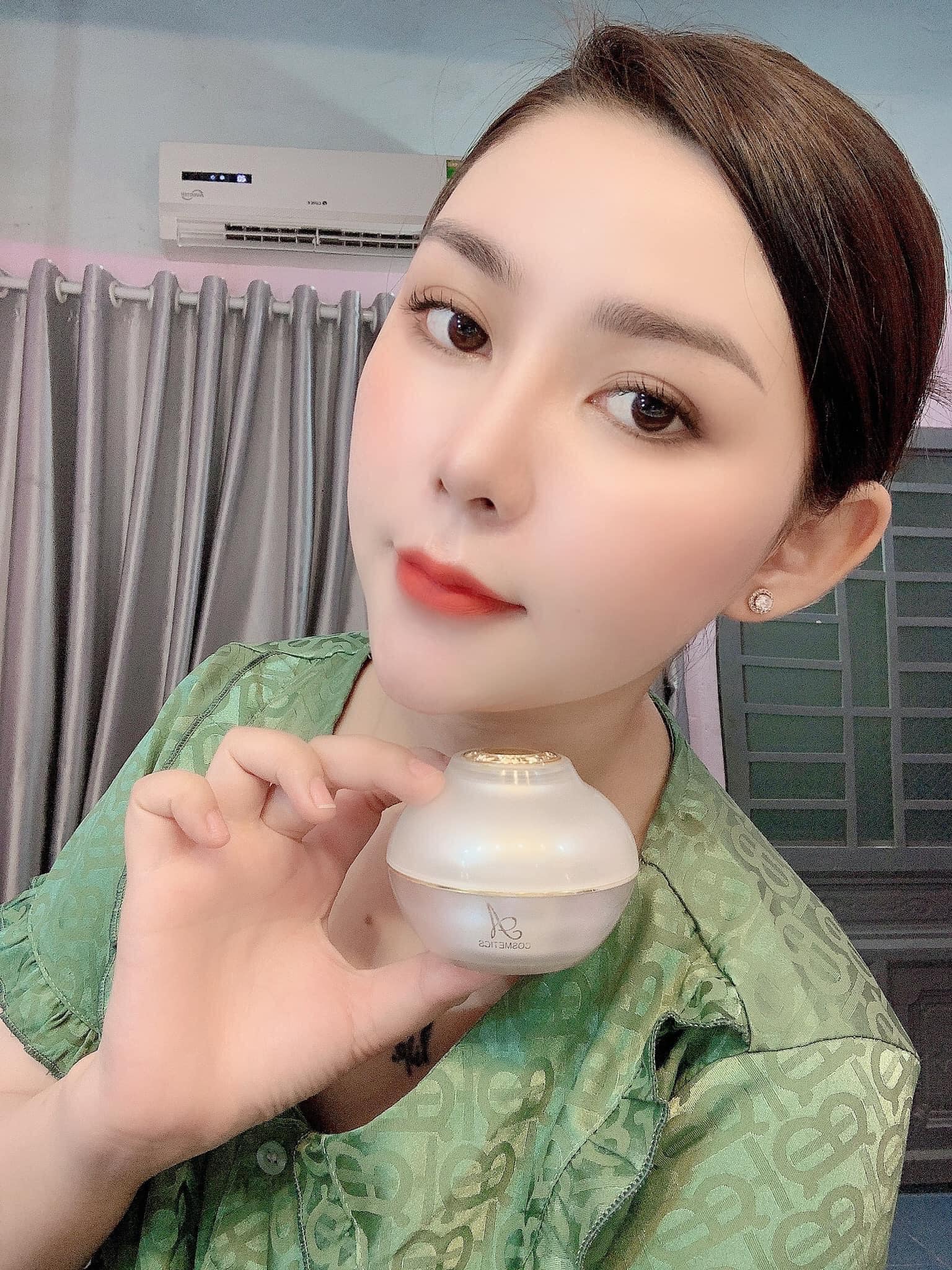 Kem Face pháp biến hoá mọi cô gái có làn da khuyết điểm thành trắng hồng mịn màng không tì vết A COSMETIC Kem Face pháp biến hoá mọi cô gái có làn da khuyết điểm thành trắng hồng mịn màng không tì vết A COSMETIC