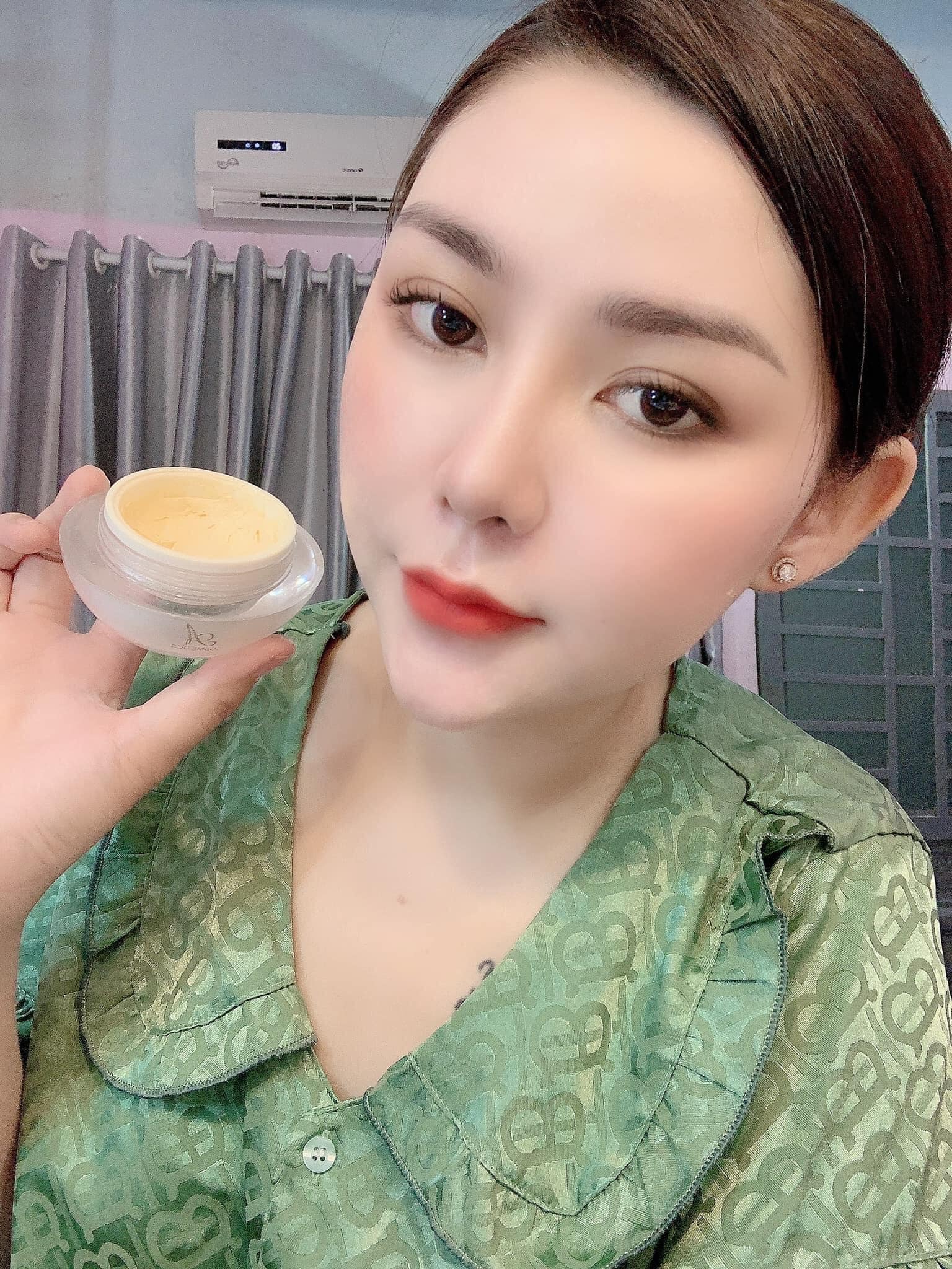 Kem Face pháp biến hoá mọi cô gái có làn da khuyết điểm thành trắng hồng mịn màng không tì vết A COSMETIC Kem Face pháp biến hoá mọi cô gái có làn da khuyết điểm thành trắng hồng mịn màng không tì vết A COSMETIC