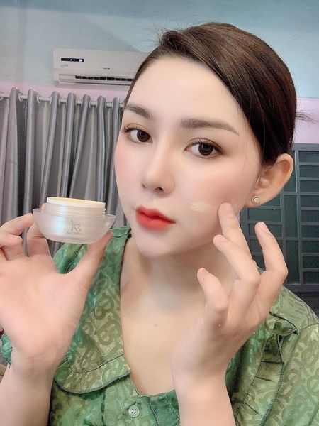 Kem Face pháp biến hoá mọi cô gái có làn da khuyết điểm thành trắng hồng mịn màng không tì vết A COSMETIC