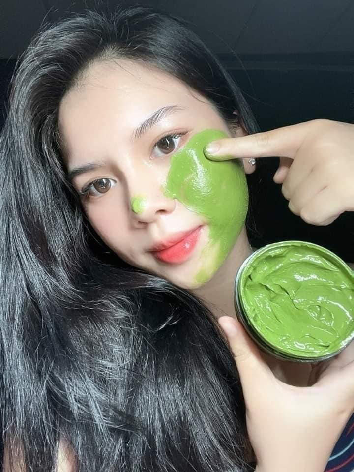 Khách đắp mặt nạ diếp cá xanh Meea Organic dễ thương quá ạ
