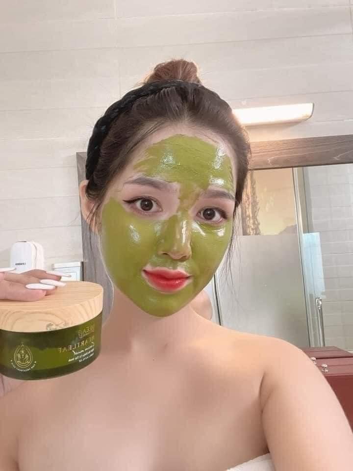 Khách đắp mặt nạ diếp cá xanh Meea Organic dễ thương quá ạ Khách đắp mặt nạ diếp cá xanh Meea Organic dễ thương quá ạ