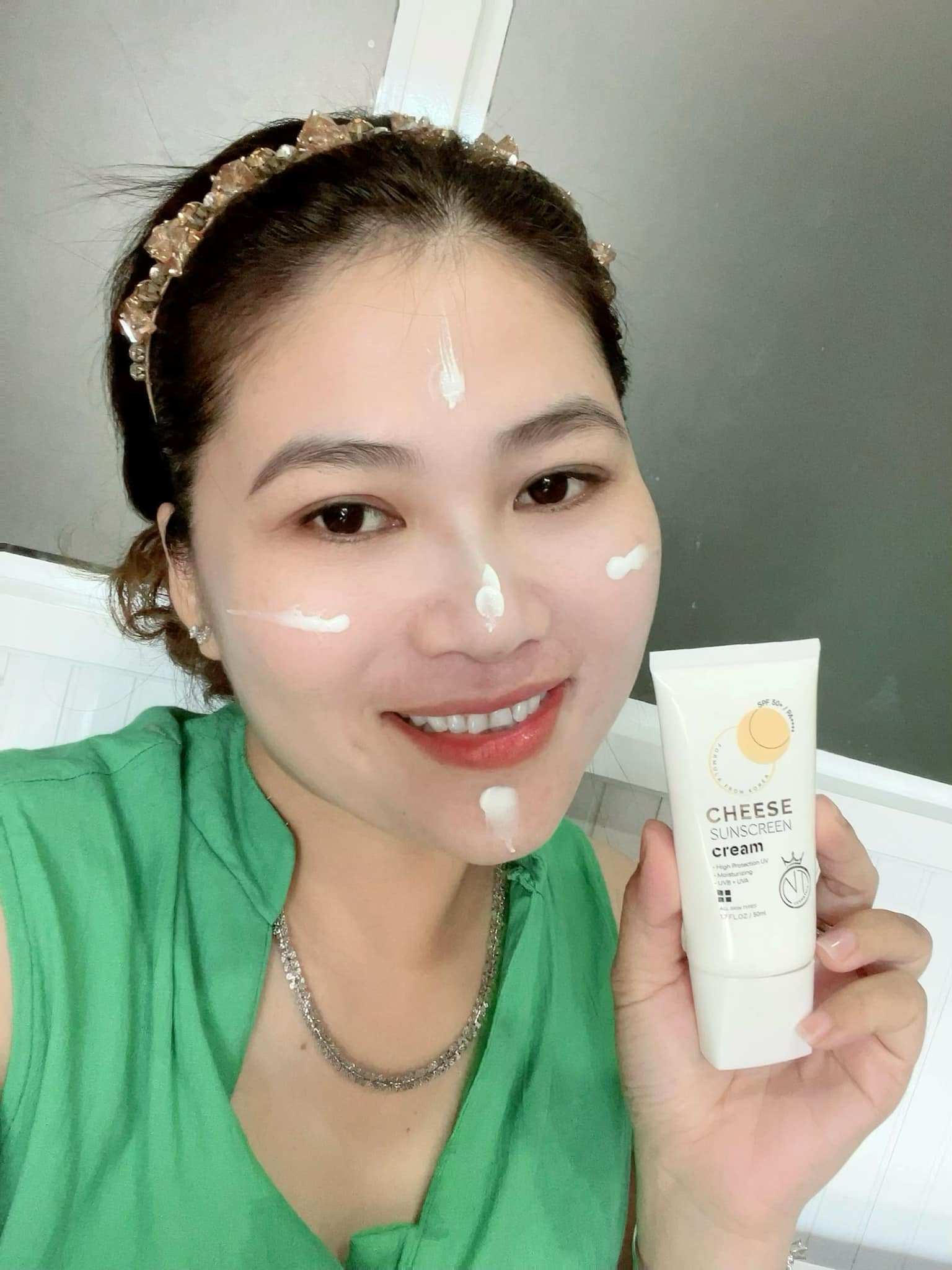 Kem chống nắng Cheese Sunscreen Cream vật bất ly thân của chị em Kem chống nắng Cheese Sunscreen Cream vật bất ly thân của chị em