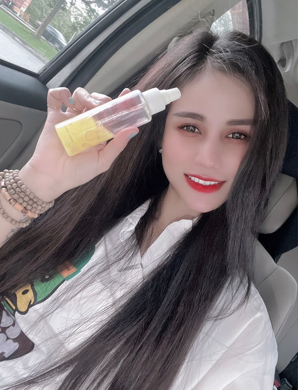 Tóc rụng và mỏng yên tâm đã có xịt bưởi kích mọc tóc Tuệ Vi INFINITY Tóc rụng và mỏng yên tâm đã có xịt bưởi kích mọc tóc Tuệ Vi INFINITY