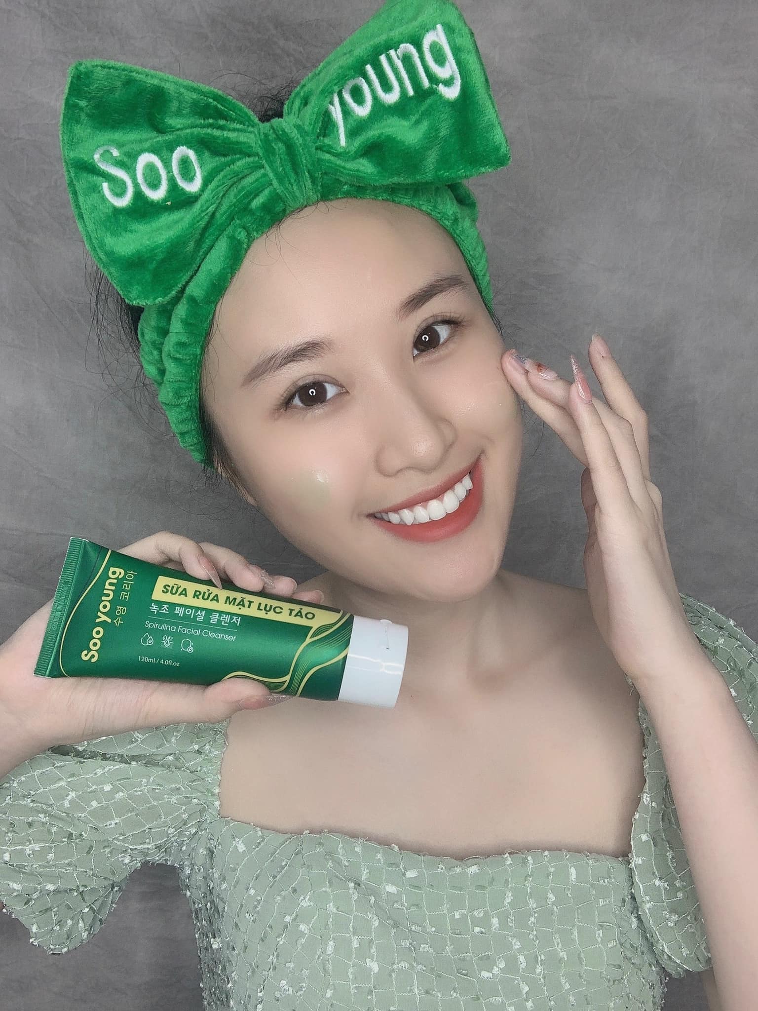 Da nhạy cảm - làn da “khó tính” tìm kiếm một loại sữa rửa mặt phù hợp mời nàng về team sữa rửa mặt lục tảo Soo Young