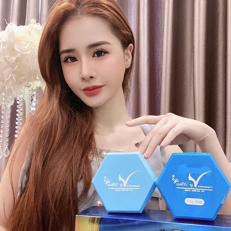 Bạn đang khao khát có làn da trắng hồng mịn màng như bao cô gái khác đã có combo body truyền trắng VIP WHITE giúp bạn Bạn đang khao khát có làn da trắng hồng mịn màng như bao cô gái khác đã có combo body truyền trắng VIP WHITE giúp bạn