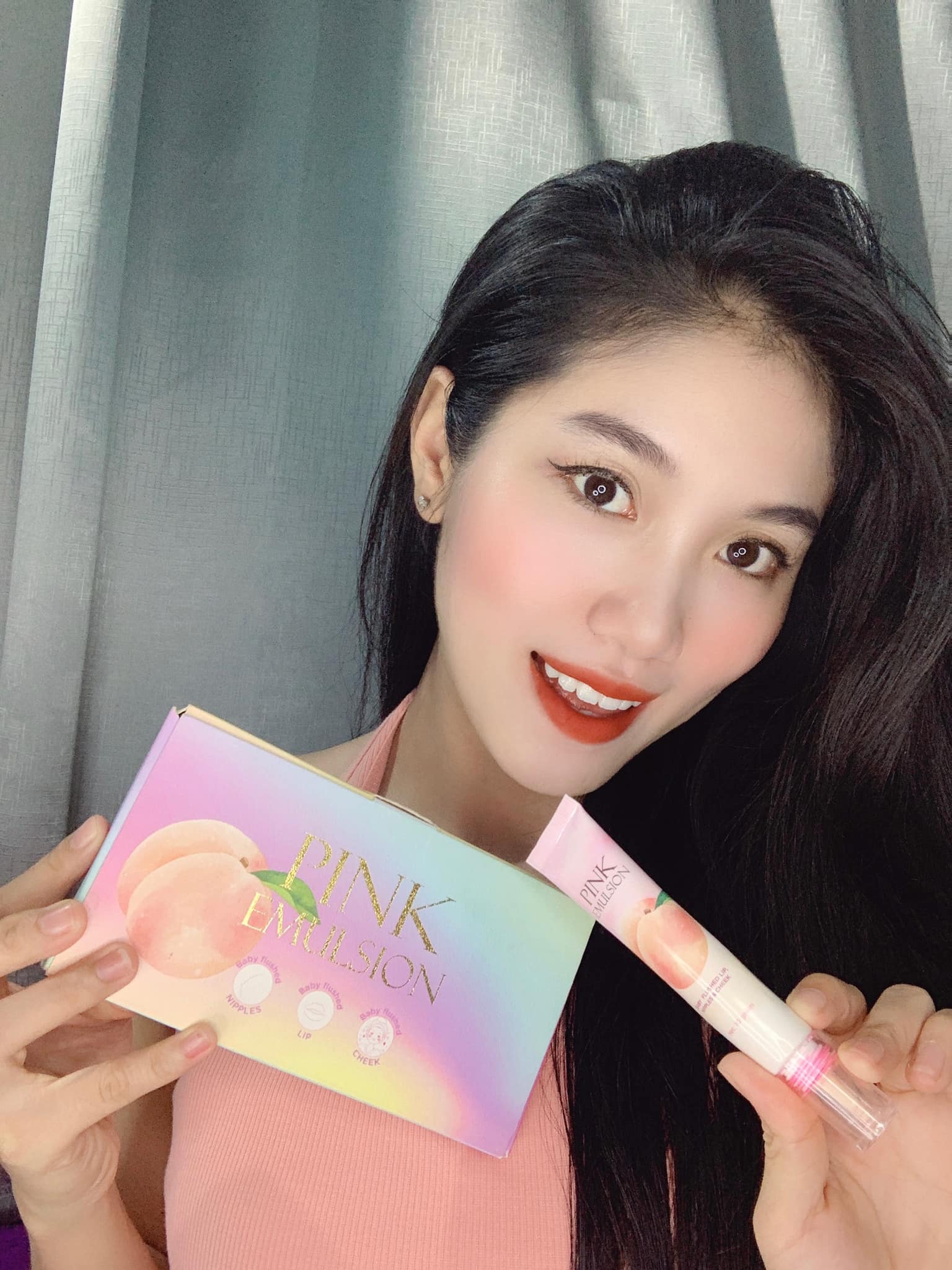 Skin care 2in1 đến từ Pink Emulsion làm hồng môi - má tự nhiên Skin care 2in1 đến từ Pink Emulsion làm hồng môi - má tự nhiên
