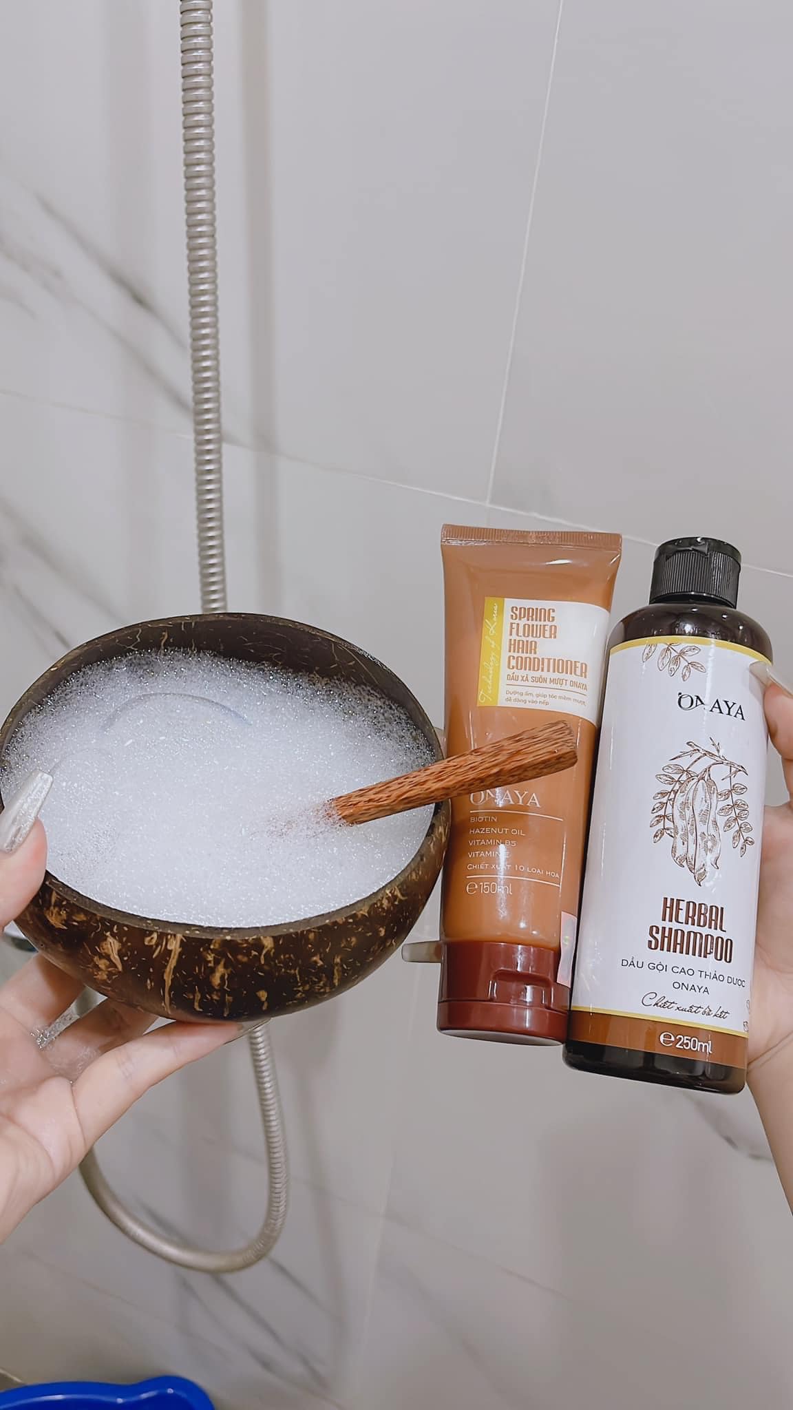 Mái Tóc Khỏe Đẹp Với Dầu Gội Cao Thảo Dược ONAYA Mái Tóc Khỏe Đẹp Với Dầu Gội Cao Thảo Dược ONAYA